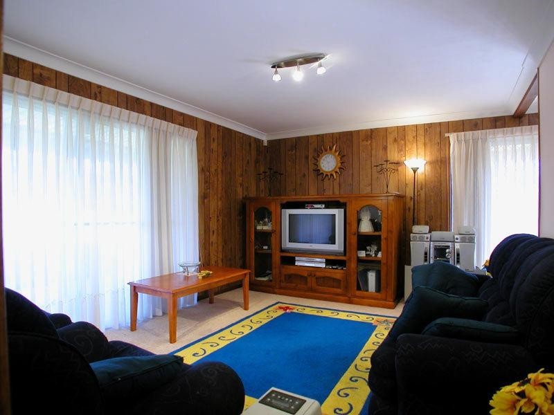 2 Scarf Avenue, Mount Warrigal NSW 2528