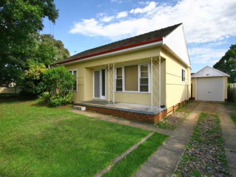 1 Bass Street, Barrack Heights NSW 2528