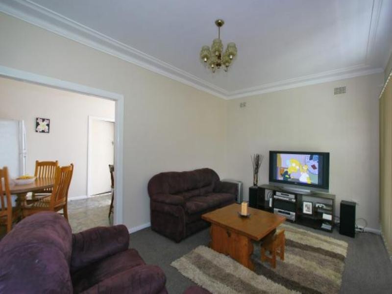 1 Bass Street, Barrack Heights NSW 2528
