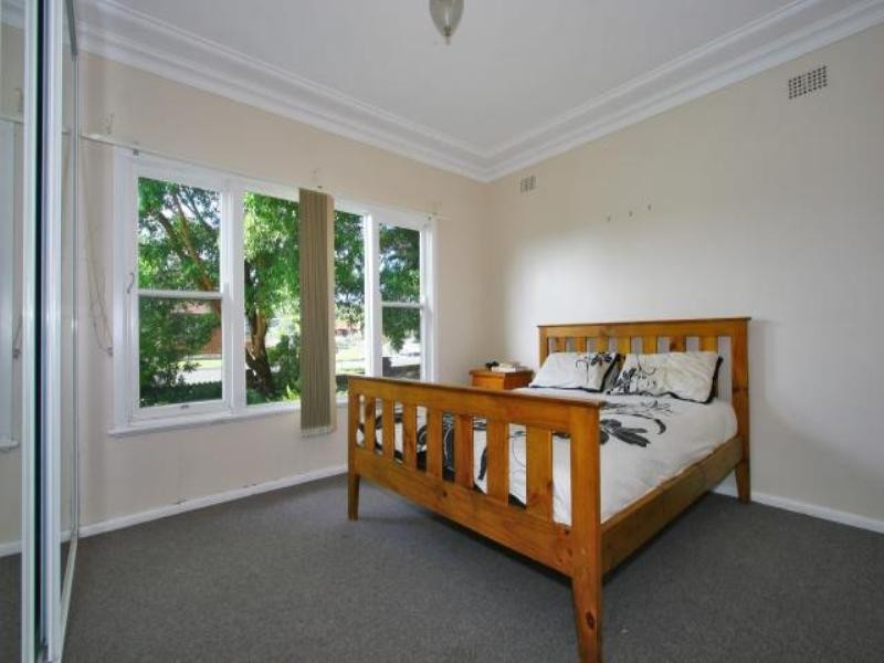 1 Bass Street, Barrack Heights NSW 2528