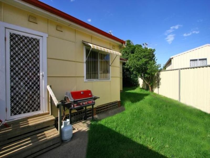 1 Bass Street, Barrack Heights NSW 2528