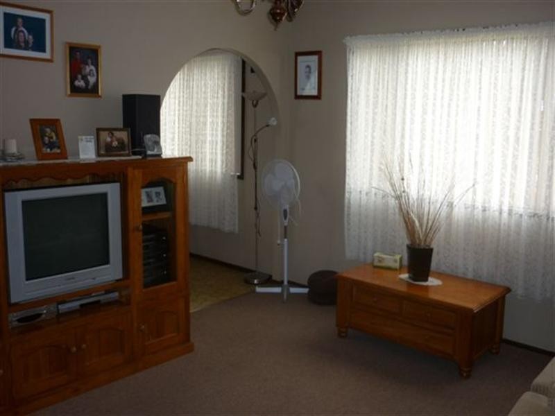 5 Peterborough Avenue, Lake Illawarra NSW 2528