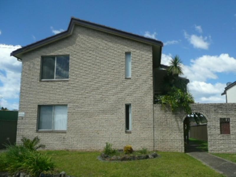 1/2 Gipps Crescent, Barrack Heights NSW 2528