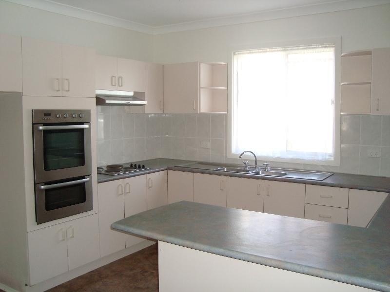 11 Antrim Avenue, Warilla NSW 2528