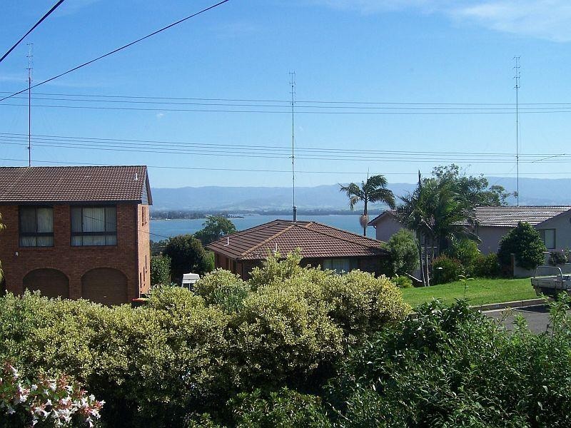 31 Shipton Crescent, Mount Warrigal NSW 2528