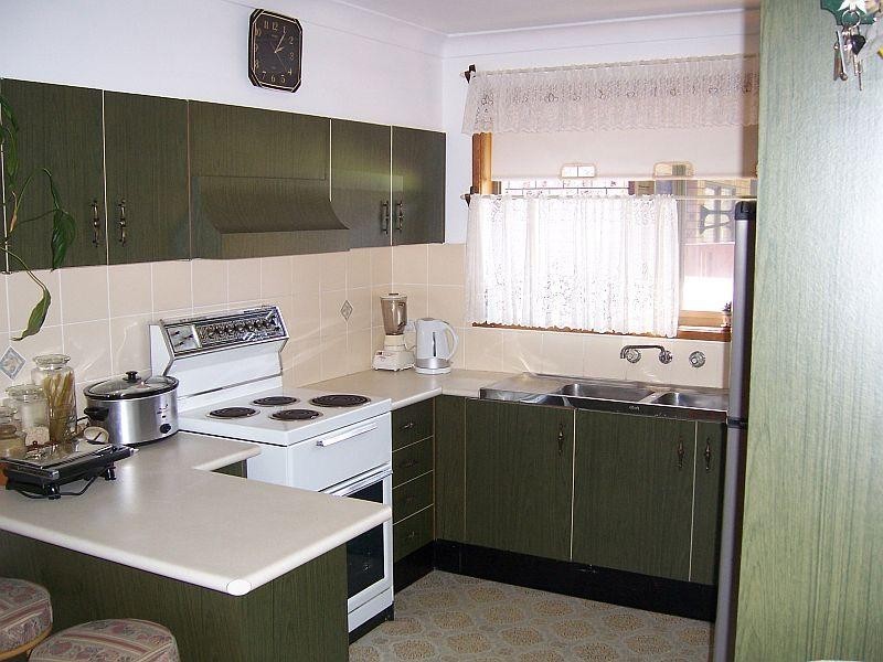 31 Shipton Crescent, Mount Warrigal NSW 2528