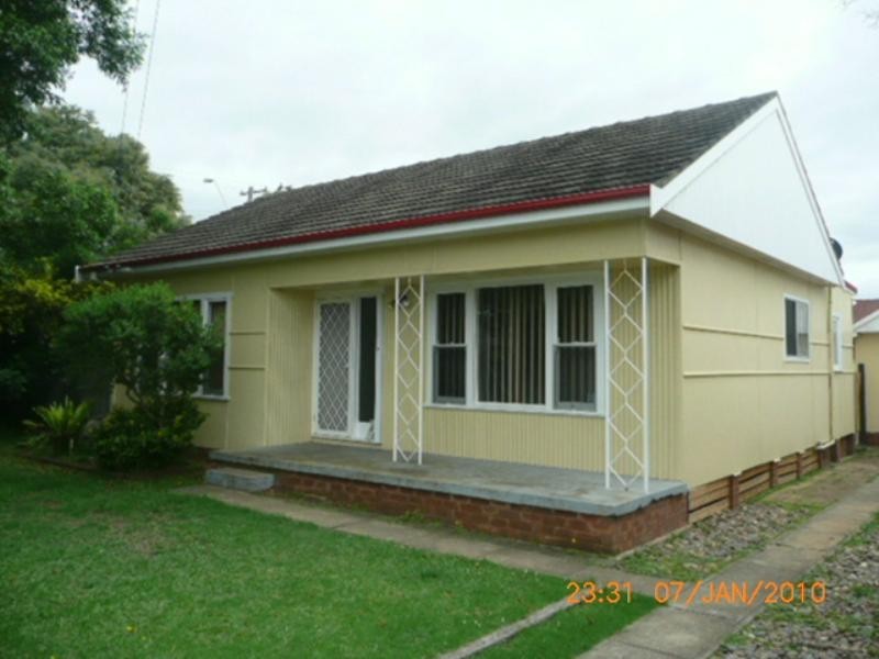 1 Bass Street, Barrack Heights NSW 2528