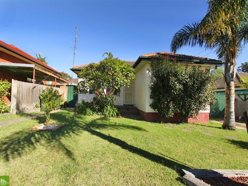 82 Leawarra Avenue, Barrack Heights NSW 2528