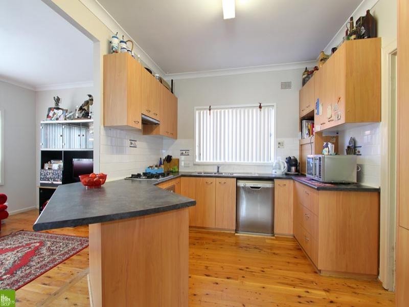 82 Leawarra Avenue, Barrack Heights NSW 2528