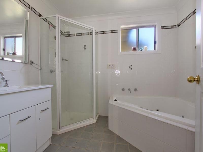 82 Leawarra Avenue, Barrack Heights NSW 2528