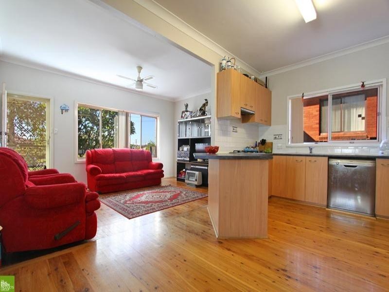 82 Leawarra Avenue, Barrack Heights NSW 2528
