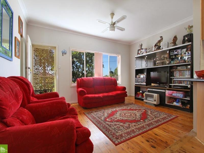 82 Leawarra Avenue, Barrack Heights NSW 2528