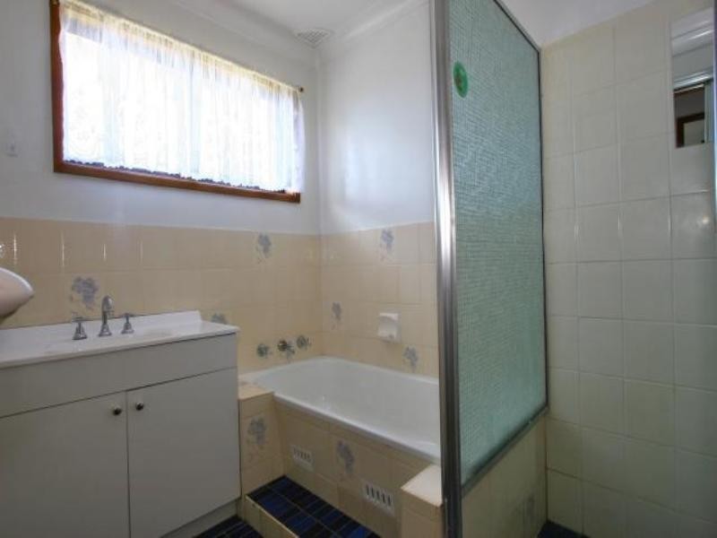 17 Hughes Drive, Albion Park NSW 2527