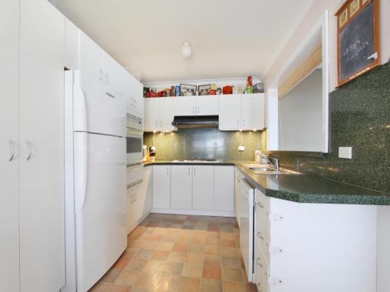 9 Stanley Street, Lake Illawarra NSW 2528