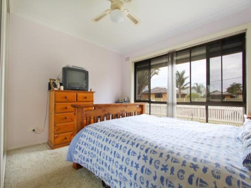 9 Stanley Street, Lake Illawarra NSW 2528