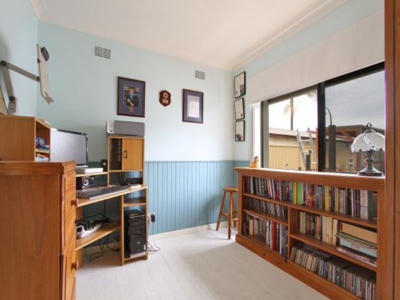 9 Stanley Street, Lake Illawarra NSW 2528