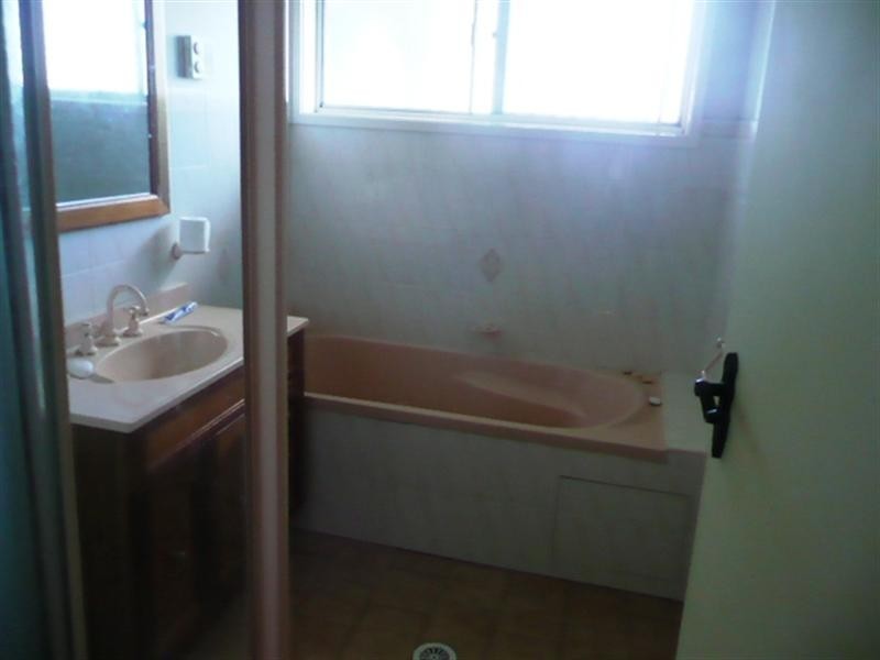 5 Matthews Drive, Mount Warrigal NSW 2528