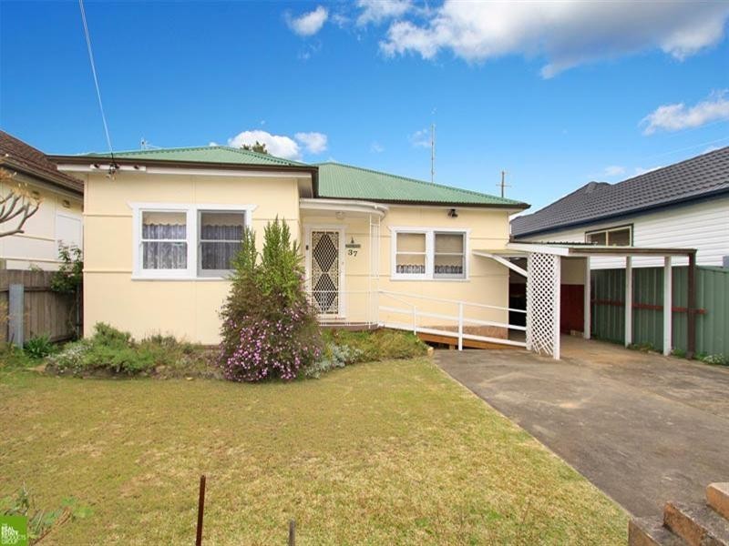 37 Boronia Avenue, Windang NSW 2528