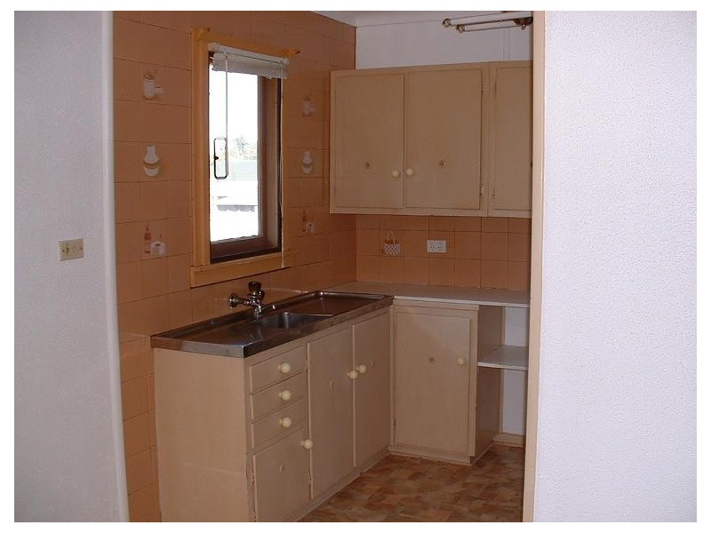 8 Day Street, Lake Illawarra NSW 2528