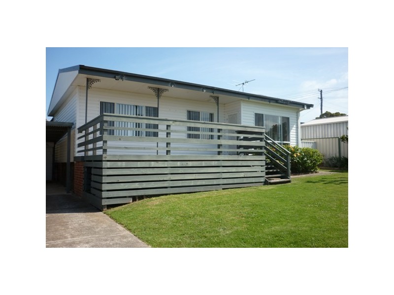 2 Bluebell Road, Barrack Heights NSW 2528