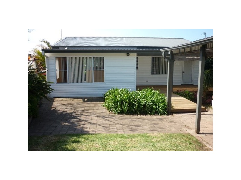 2 Bluebell Road, Barrack Heights NSW 2528