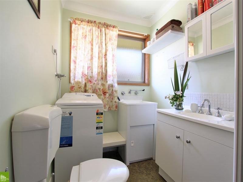 2/57 Parkes Street, Oak Flats NSW 2529