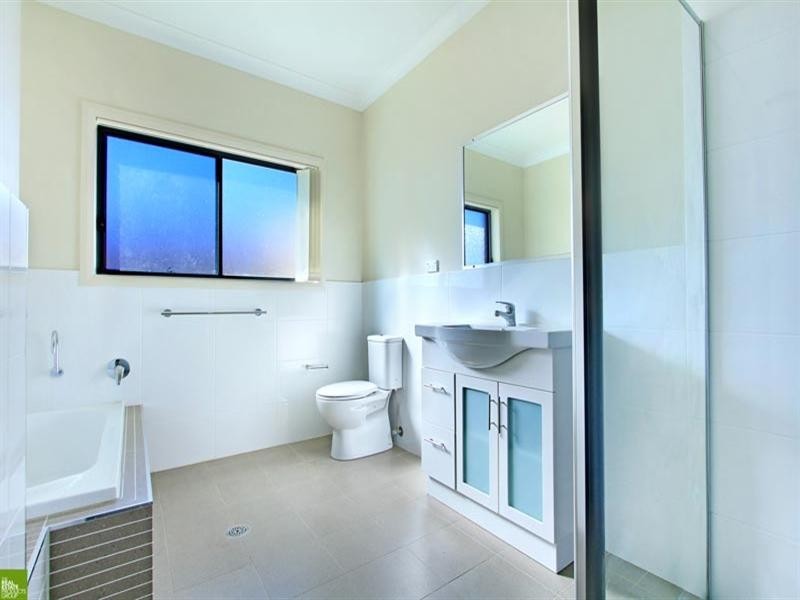 8/121 Daintree Drive, Albion Park NSW 2527