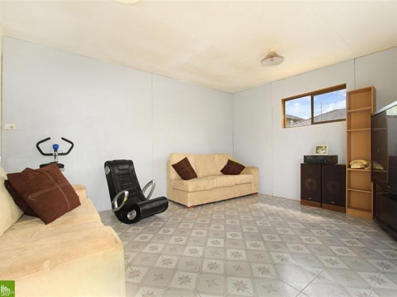 6 Bourke Street, Barrack Heights NSW 2528