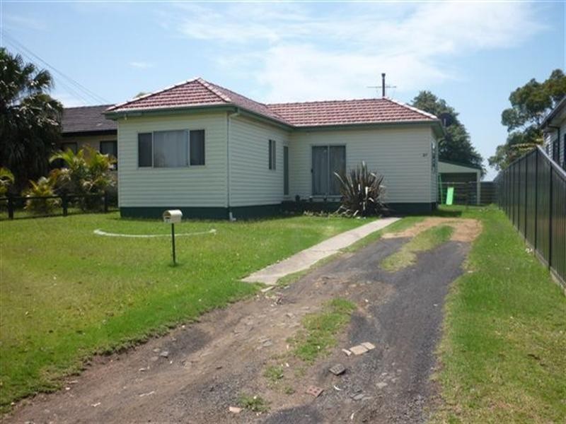 27 Bass Street, Barrack Heights NSW 2528