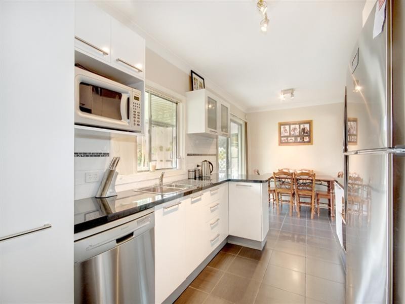 4 Carabeen Street, Barrack Heights NSW 2528