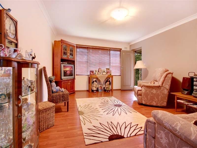 4/8 Peterborough Avenue, Lake Illawarra NSW 2528