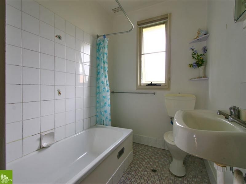 57 Roberts Avenue, Barrack Heights NSW 2528