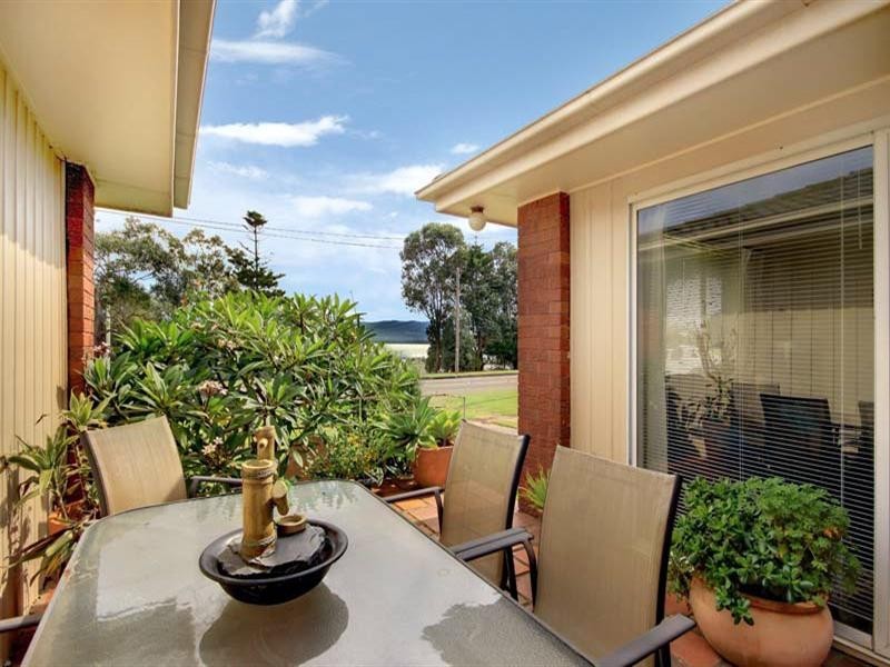 74 The Esplanade, Oak Flats NSW 2529
