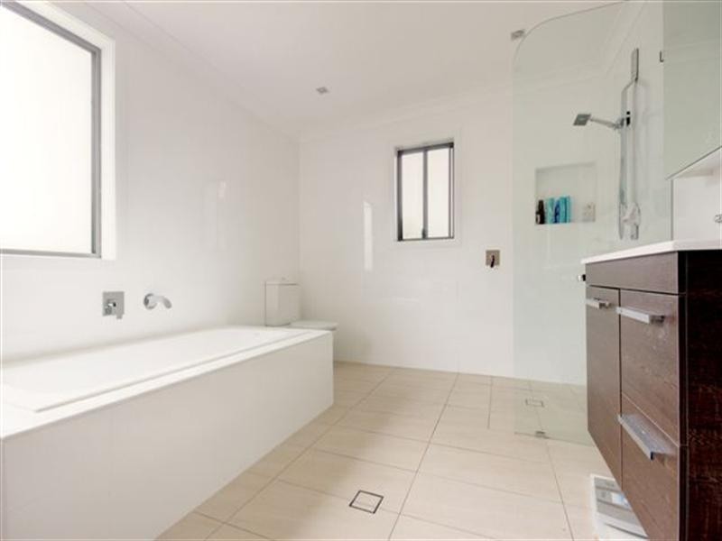 63 Lake Entrance Road, Oak Flats NSW 2529