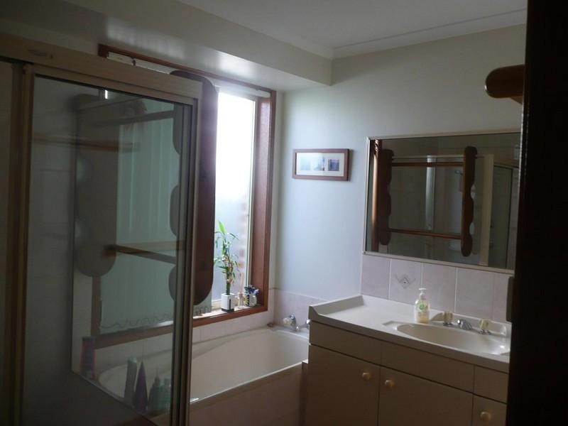 4 Normanby Place, Albion Park NSW 2527