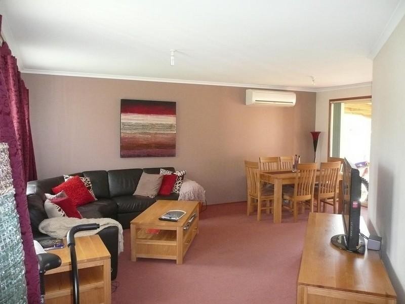 4 Normanby Place, Albion Park NSW 2527
