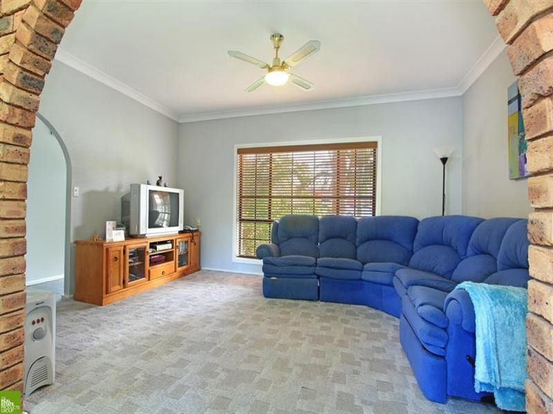 15 Marchant Crescent, Mount Warrigal NSW 2528