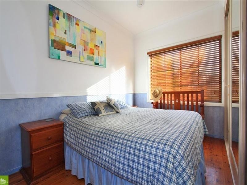 15 Marchant Crescent, Mount Warrigal NSW 2528