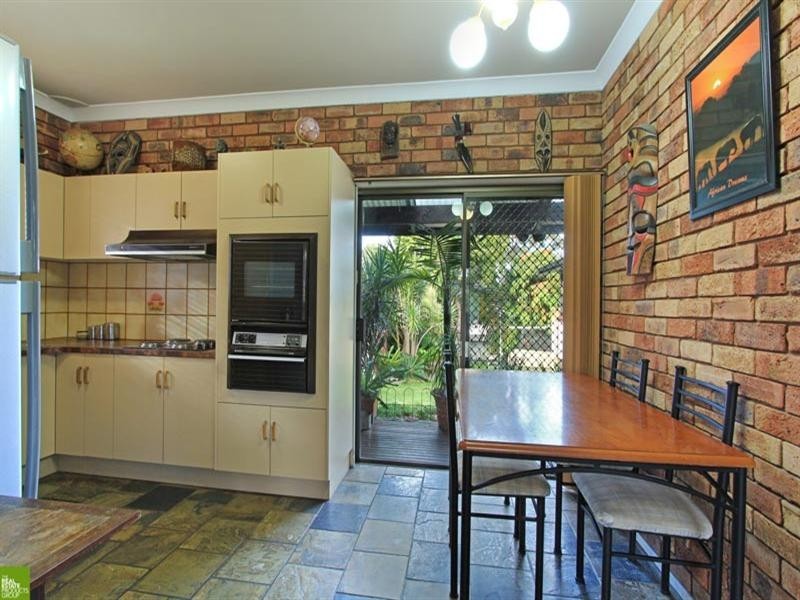 15 Marchant Crescent, Mount Warrigal NSW 2528