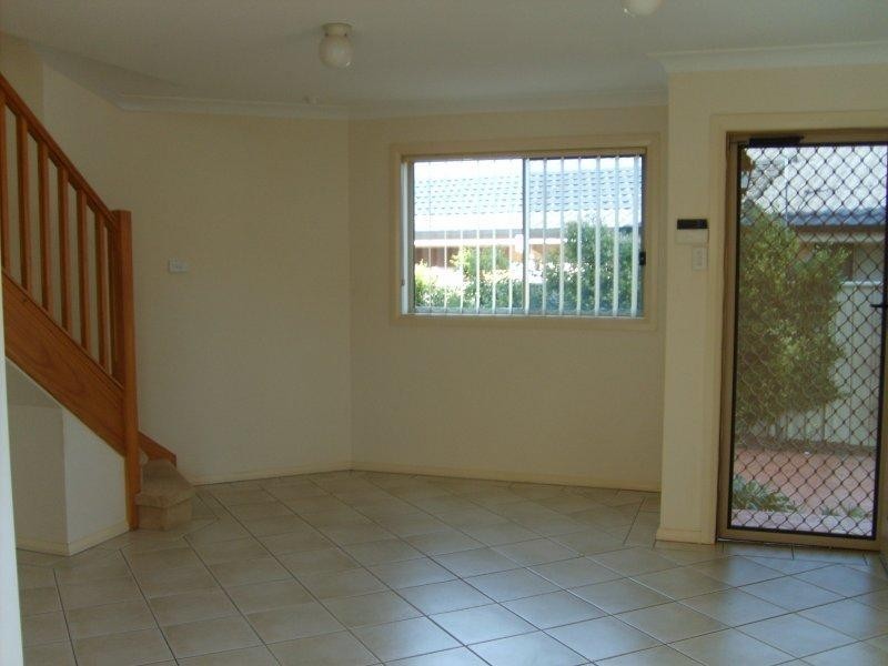 1/32 Seymour Drive, Flinders NSW 2529