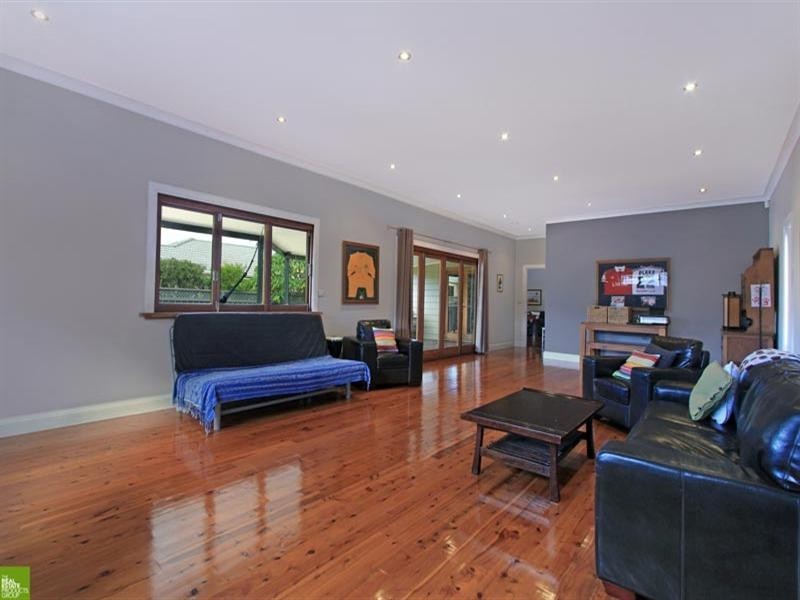 43 Woodford Avenue, Warilla NSW 2528