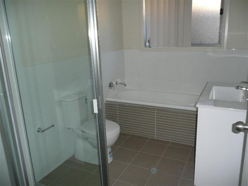 1/4 Parkes Street, Oak Flats NSW 2529