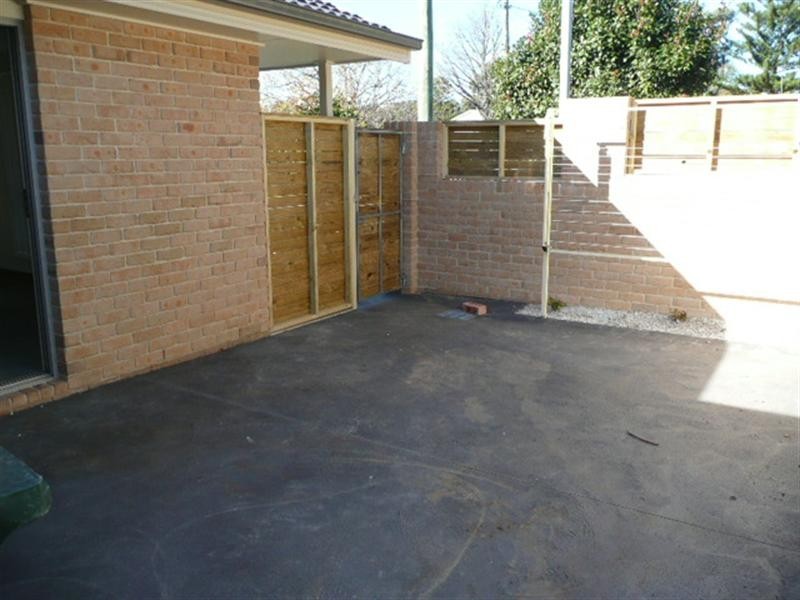 1/4 Parkes Street, Oak Flats NSW 2529