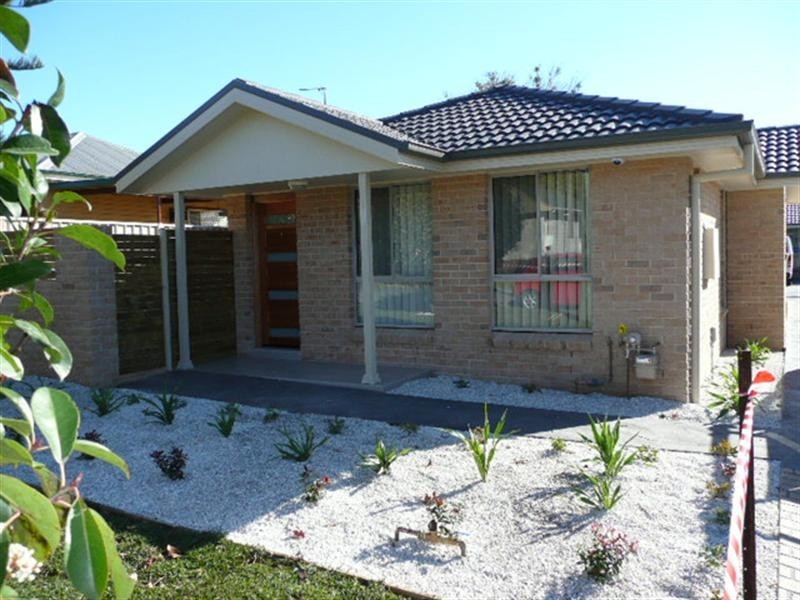 1/4 Parkes Street, Oak Flats NSW 2529