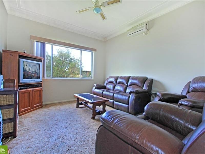 12 Antrim Avenue, Warilla NSW 2528