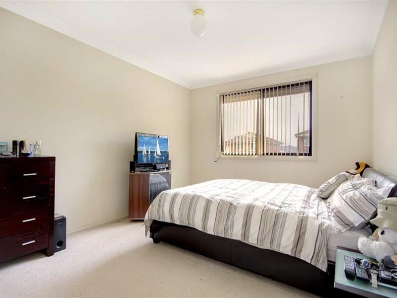 1/8 Wallis Close, Flinders NSW 2529