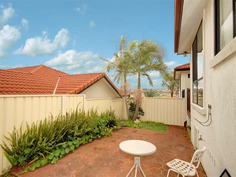 1/8 Wallis Close, Flinders NSW 2529