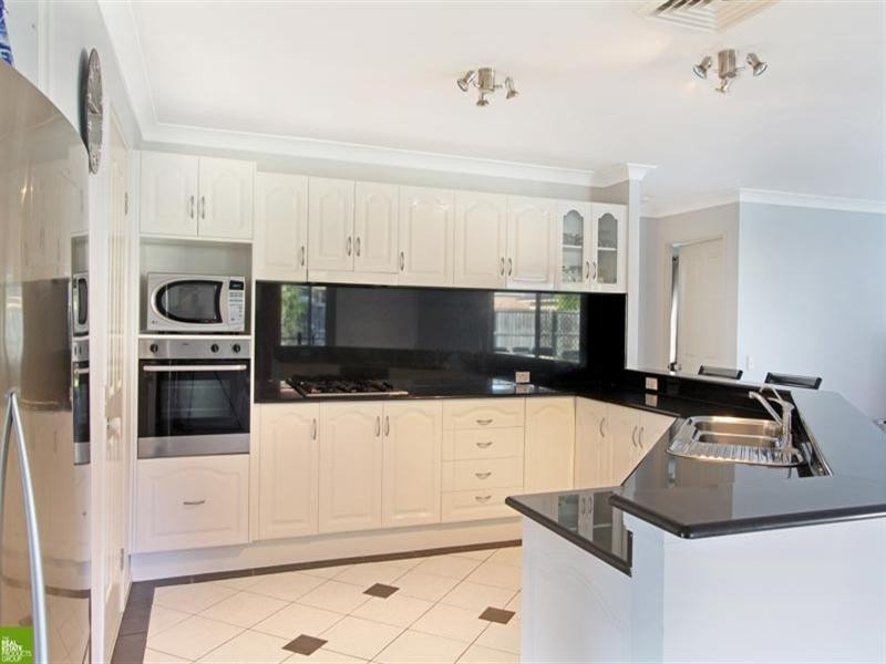 17 Ashwood Place, Horsley NSW 2530