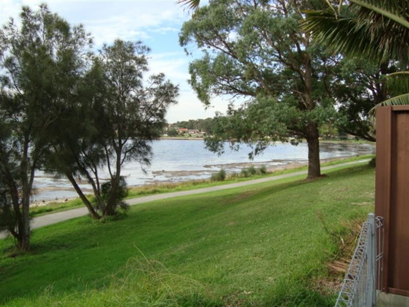 55 The Esplanade, Oak Flats NSW 2529