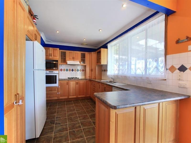 81 Madigan Boulevard, Mount Warrigal NSW 2528